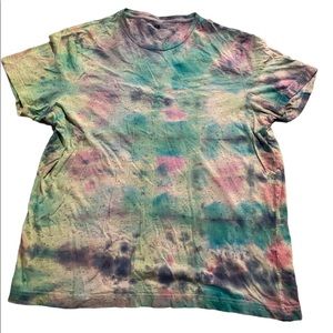 “Regular Fit” H&M tie die T-shirt.